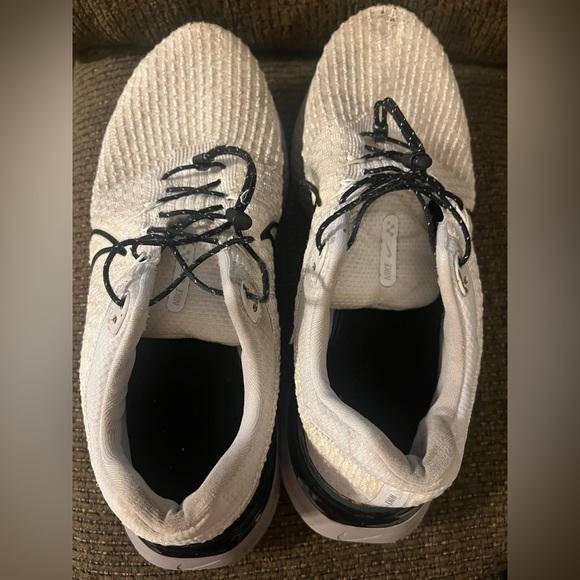 Nike White and Black Sneakers - Picture 3 of 5